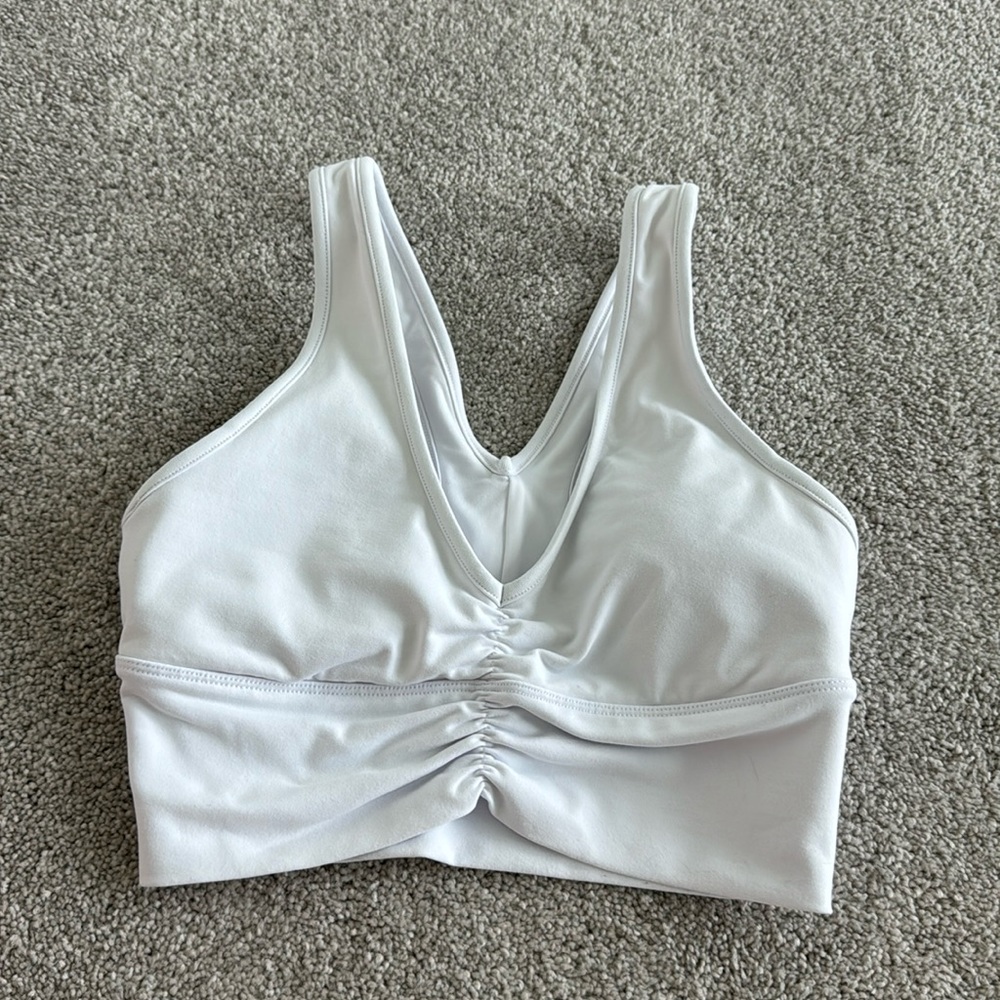 Alo yoga Sports bra size XS 2-4 white